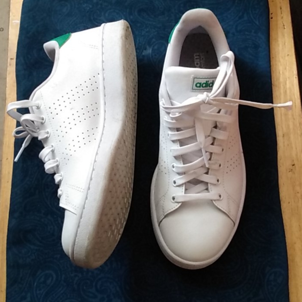 Adidas Advantage Sneakers style& comfort!!! 👟 💜